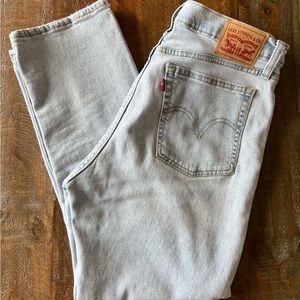 Levis wedgie straight
